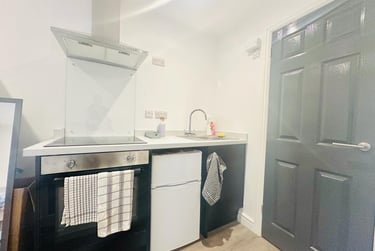 1 bed studio, Derby Road, Lenton, Nottingham, NG72DP - Image 4